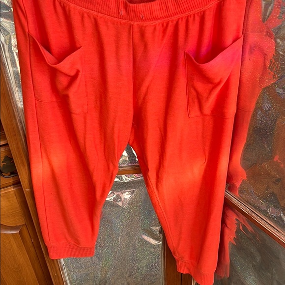 Chaser Vibrant Red Lounge Set - Picture 6 of 8